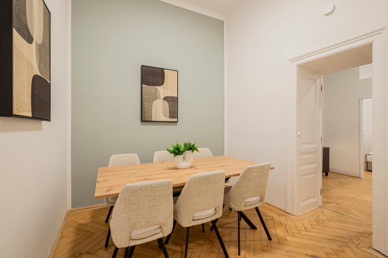 Charming Apt Perfect For 4-6 Tram, Self-Checkin Wien Eksteriør bilde