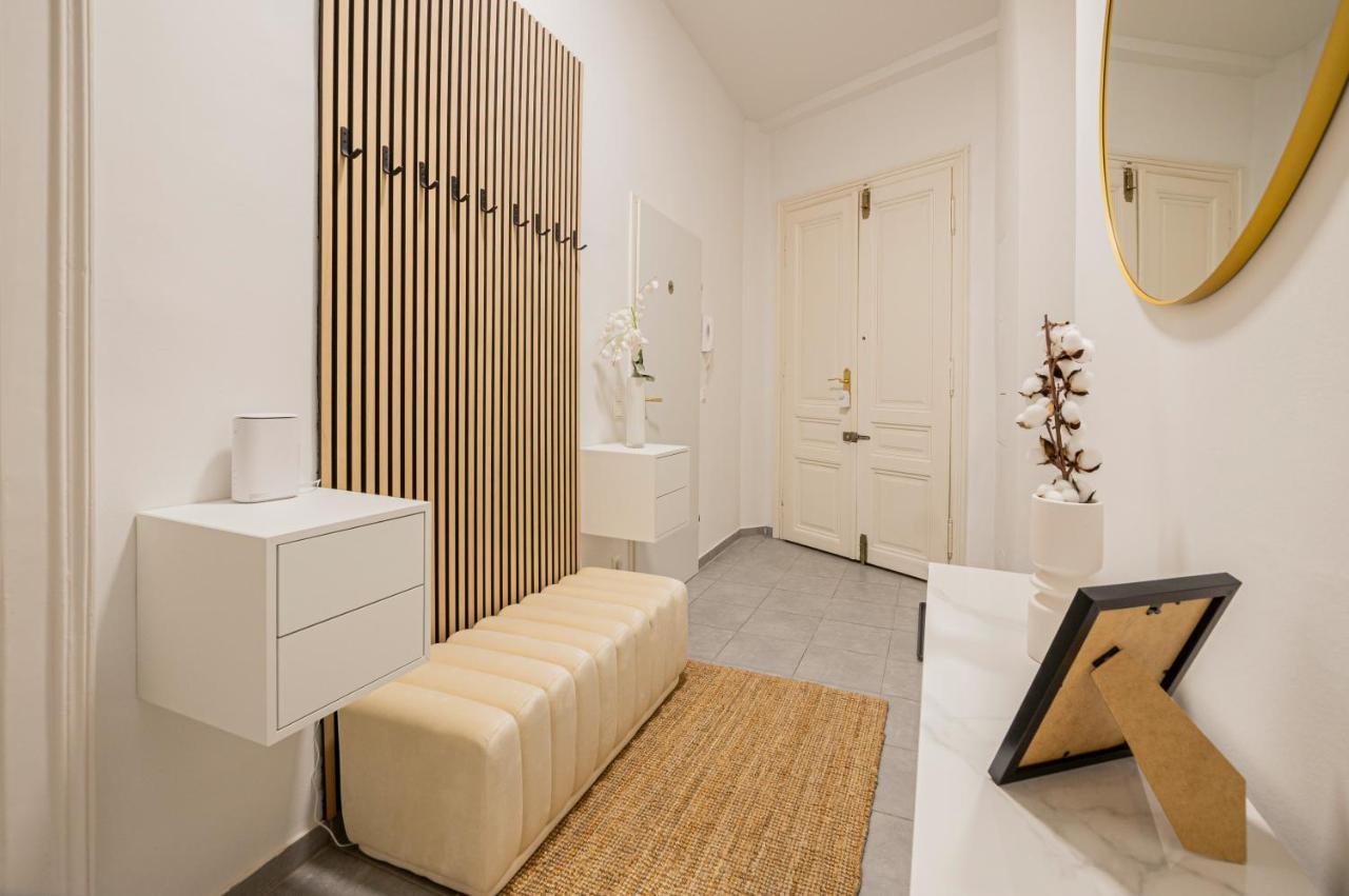 Charming Apt Perfect For 4-6 Tram, Self-Checkin Wien Eksteriør bilde