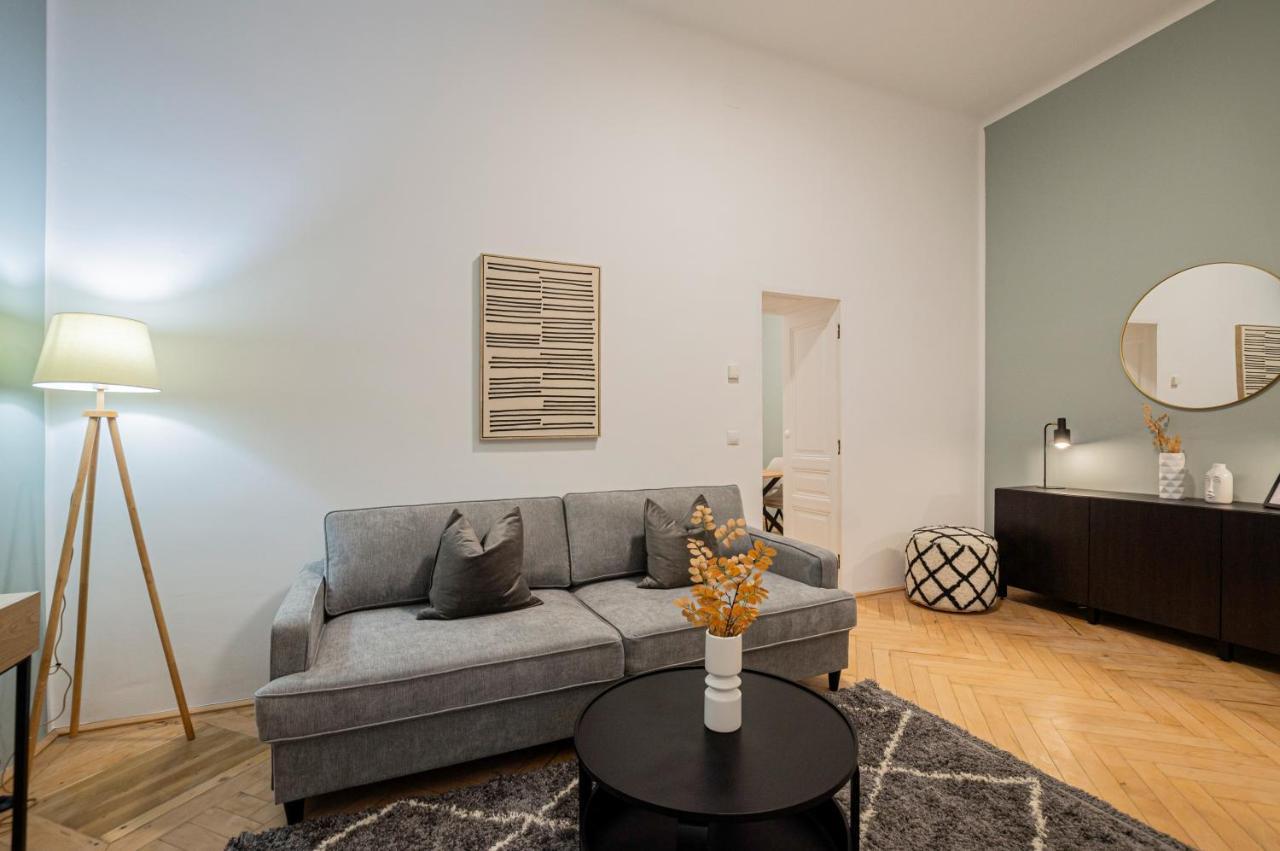 Charming Apt Perfect For 4-6 Tram, Self-Checkin Wien Eksteriør bilde