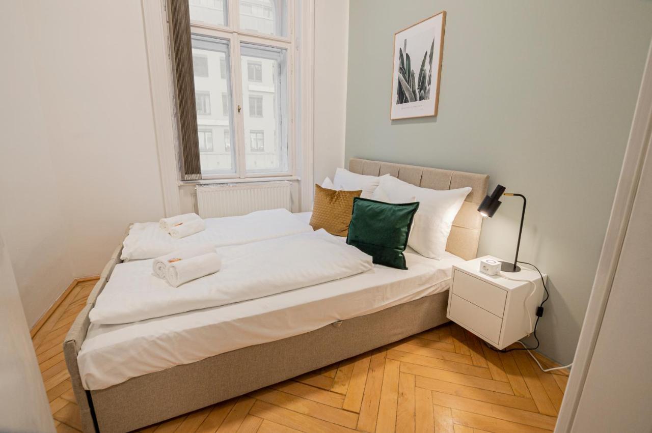 Charming Apt Perfect For 4-6 Tram, Self-Checkin Wien Eksteriør bilde
